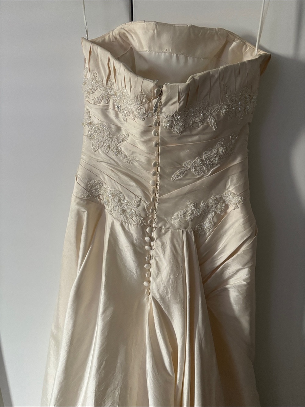 Pronovias Ivory Elegant Strapless Lace-Detail Mermaid Wedding Dress - Picture 7 of 17
